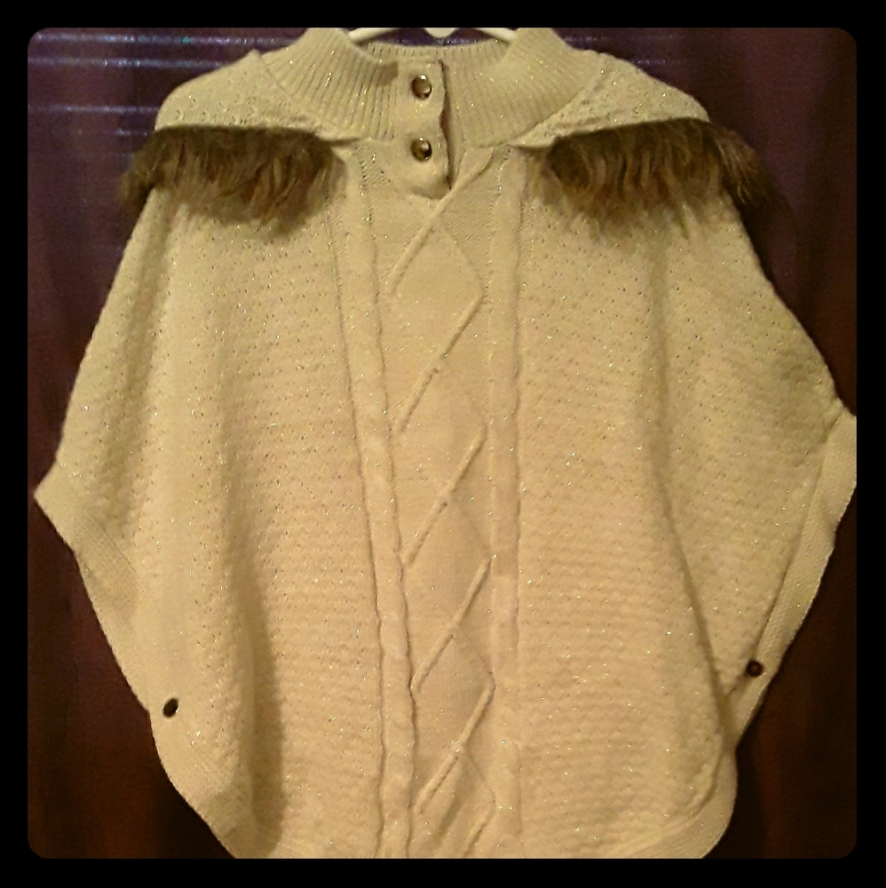 Little Girl's Faux Fur Lining Cream Color Poncho